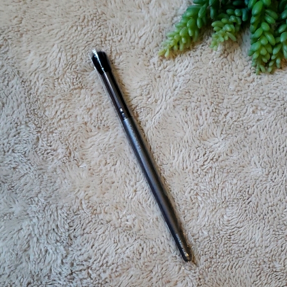 🔥4 for $25-- Vasanti Under Eye Concealer Buffer Brush - Picture 1 of 5